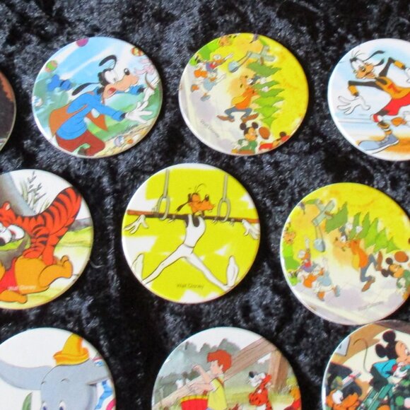Vintage Lot of 26 Walt Disney Pogs (Mickey Mouse, Pluto, Dumbo, Goofy, Pooh +) - Picture 3 of 3